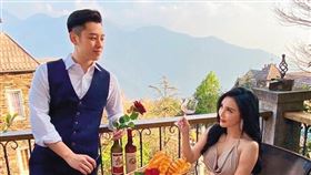 甜蜜的時候曾一起出國，趙芸（右）解釋自己一直離不開陳慕（左），有一部分原因是他的情緒勒索。（圖／趙芸提供）