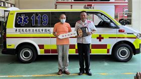 救護車,郵務士,捐贈,（圖／翻攝畫面）