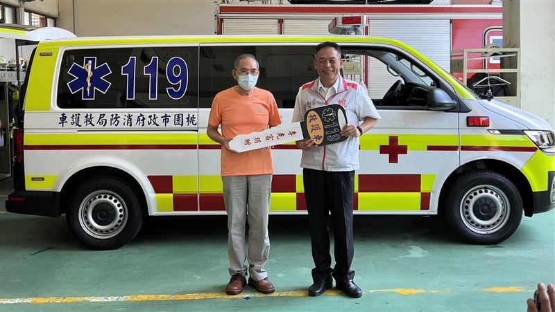 曾車禍路倒被救護　郵務士捐280萬救護車