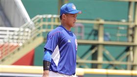 林盛恩2安2打點  紅人禁投令U18藍白戰看打擊U18世界盃棒球賽培訓隊24日起展開藍白戰，培訓隊中已與美職紅人隊簽約的投打二刀林盛恩（圖）因球團限制僅能打擊，24日單場3打數敲出2支安打，貢獻2分打點。中央社記者謝靜雯攝  112年6月24日