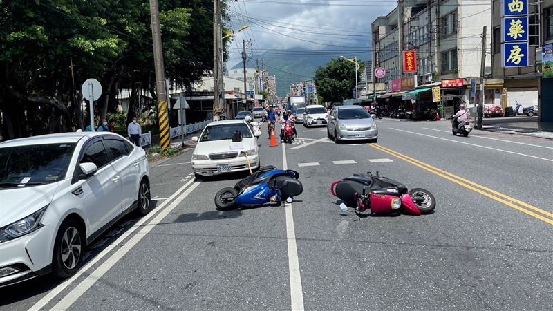 錯把油門當剎車踩？　男撞整排騎士釀3傷