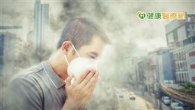 若有「咳、喘、累」三大症狀且持續八週以上，就應當心是菜瓜布肺的警訊，建議儘速至胸腔內科就醫