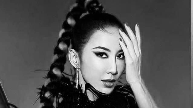李玟頭七洋尪神隱　2胞姊現身殯儀館發聲