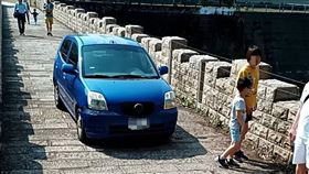 國姓鄉，古蹟糯米橋，汽機車硬闖破壞，檢舉(圖／民眾提供)