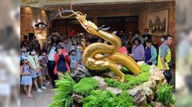 台北圓山大飯店的金龍噴水池斷頭，今（6）日舉行揭幕儀式修復完成（圖／CTWANT提供）