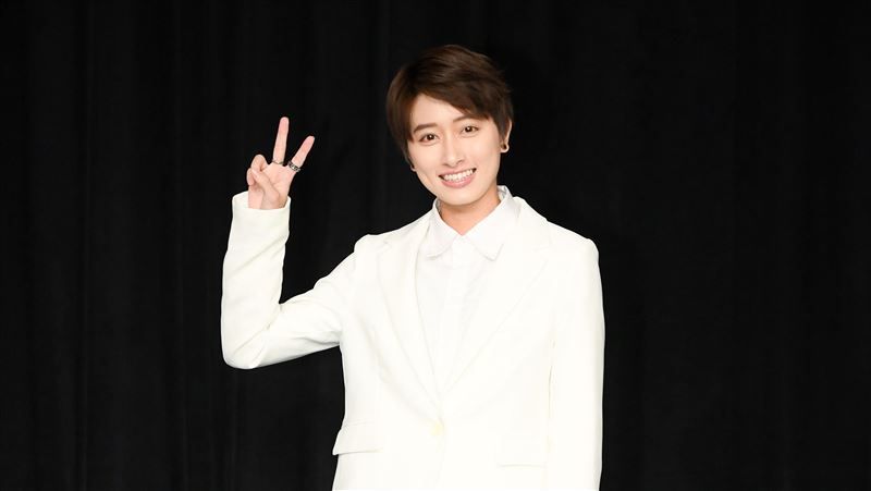 目睹她穿低胸被摸項鍊　女星被婉拒幫助
