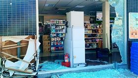 嘉義,東石,超商,暴衝,衝撞,翻攝東石之美粉專