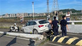 成蘆橋,新北.自撞,機車道,毒駕,