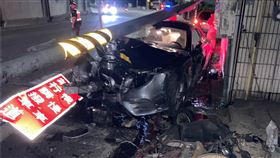 賓士,E400,自撞,寶山（圖／翻攝畫面）