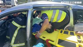 南投台三線休旅車遭砂石車撞，一家四口1死3傷。（圖／翻攝畫面）