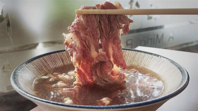 牛肉湯花730未達低消不能內用　老闆發聲
