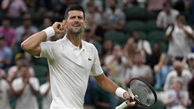 ▲喬科維奇（Novak Djokovic）溫網宵禁前晉級第4輪。（圖／美聯社／達志影像）