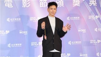 「同框勝利照」流出　柯震東首露臉吐18字