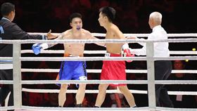 Toyz（左）與鍾培生對戰。（圖／記者楊澍攝）