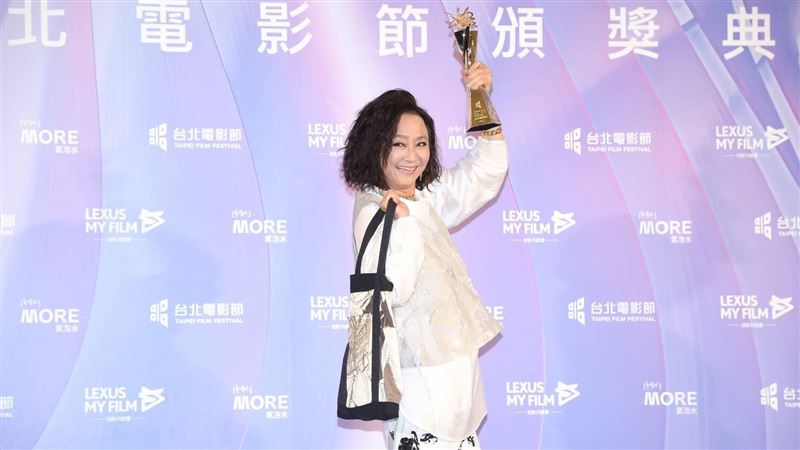 首奪最佳女配角　60歲楊麗音超狂幸運物曝