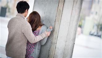 正妹助理離職　牙醫強吻：可再放肆一點？