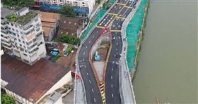 ▲廣州釘子戶被高速公路包圍。（圖／翻攝微博）

