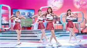 樂天女孩於《TVBS看板人物》現場示範應援曲。(圖／TVBS提供)