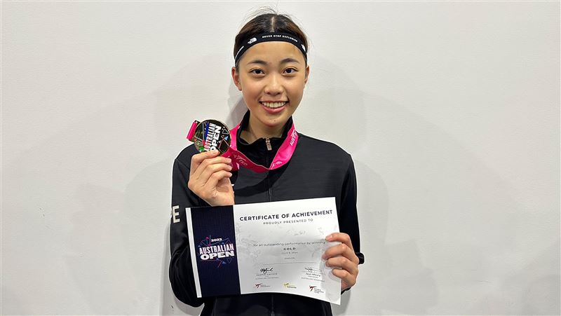 羅嘉翎擊敗日本選手　帶傷換量級奪下金牌
