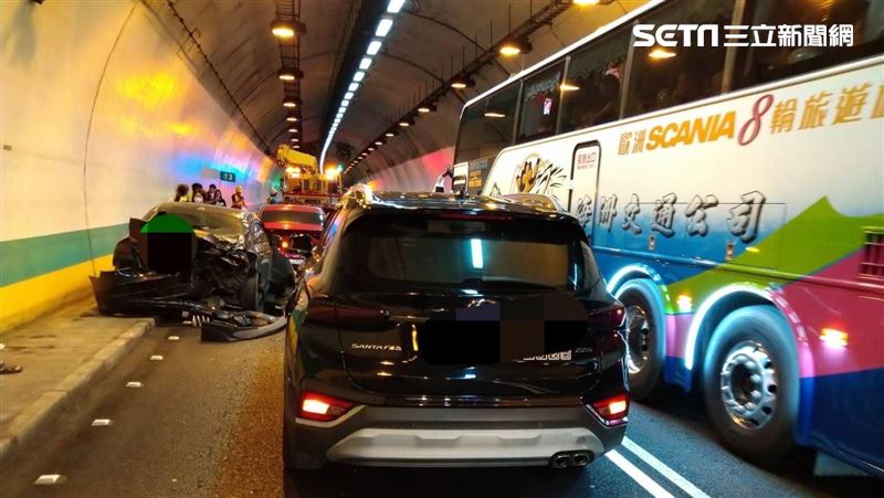 彭山隧道4車連環撞　國5一度回堵逾5公里