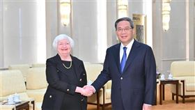 美國財政部長葉倫與中國國務院總理李強在北京會面。（圖／新華網）