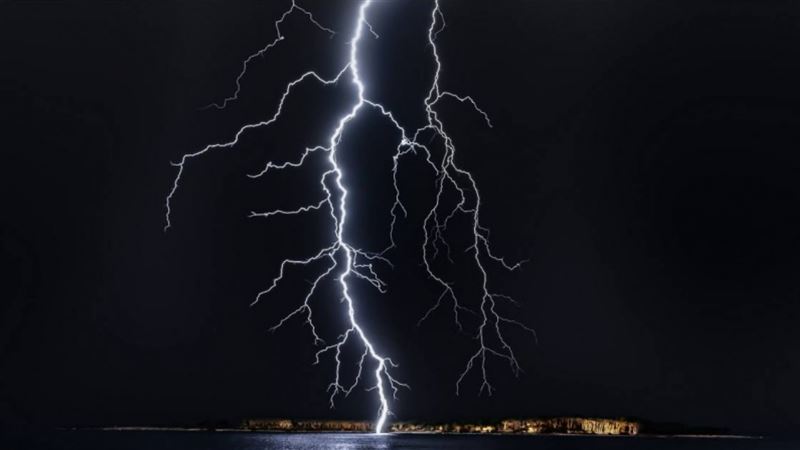 打雷時別洗澡不是胡扯　雷雨天禁做這些事