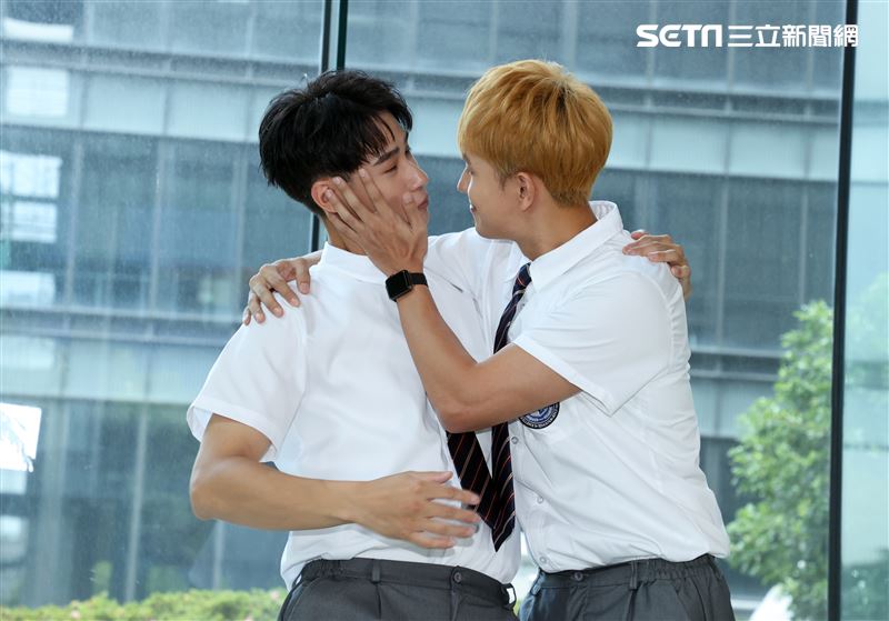 陳謙文、盧彥澤「天道」上演校園劇情。（圖/記者邱榮吉攝影）