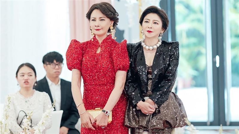 王彩樺低胸現身「女兒」婚禮　辣到噴鼻血