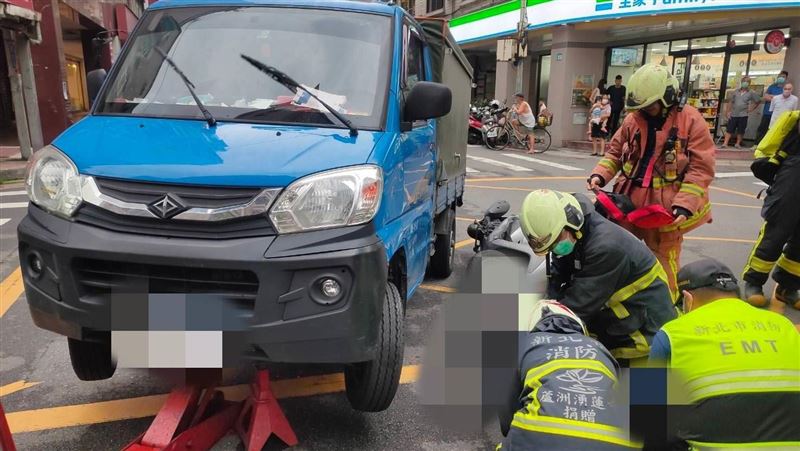 新莊67歲婦頭部遭貨車輾過　命危送醫搶救