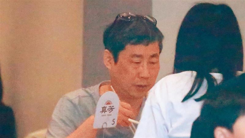 揭弊達人劈腿啖高檔料理…與元配吃平價餐