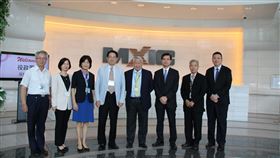 役政署沈哲芳署長(左 4)率團拜訪旺宏電子公司合影。圖/役政署提供