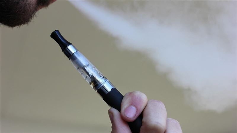 解癮代價1萬元　違法吸電子煙已取締84件