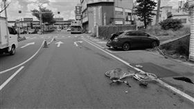 腳踏車騎士當場身亡。（圖／讀者提供）