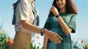 Band 8擁有穿搭錶盤，拍下今日穿搭即可生成個性化錶面及10000+精美錶盤隨心選擇。（圖／訊崴技術提供）