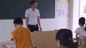 罹白血病13年...熱血教師「不放棄教書」原因曝光！網全哭了。（圖／翻攝自微博）