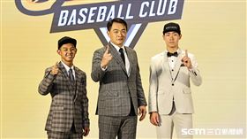 ▲2023年中華職棒季中選秀，中信兄弟總教練彭政閔和選進的新秀合影。（圖／記者劉彥池攝影）