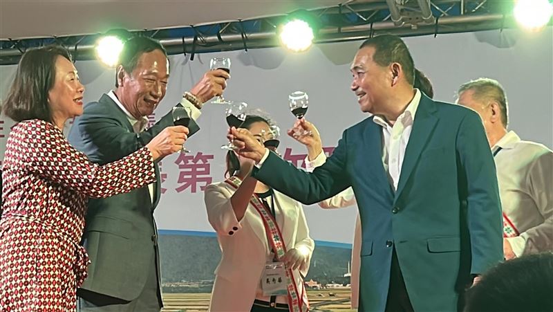 主動向郭台銘敬酒！侯友宜這句話強調2次