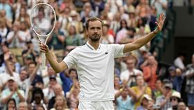 ▲梅迪維夫（Daniil Medvedev）歷經5盤大戰，生涯首度闖進溫網4強。（圖／美聯社／達志影像）