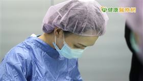 聖宜診所整形外科主治醫師解佳霖，帶你輕鬆挖掘眼型美學。