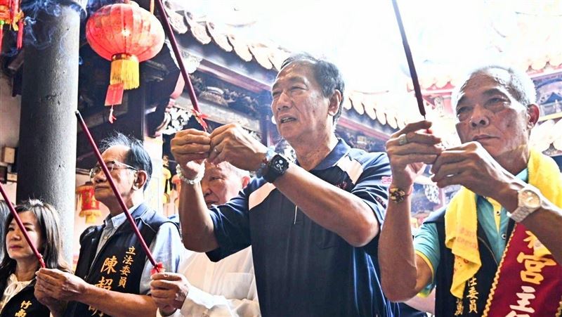 藍高層認恐4腳督　郭董這天決定是否參選