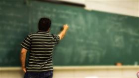 上課,教室,舉手,（示意圖／翻攝自Pixabay）