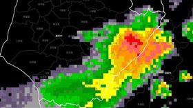 原本在高雄的強對流，正往南化及曾文水庫附近前進（圖／翻攝自台灣颱風論壇｜天氣特急 臉書）