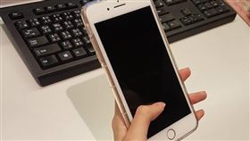 LINE,滑手機,訊息,私訊,簡訊（示意圖）