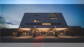 佛羅倫斯五月歌劇院（Teatro del Maggio Musicale Fiorentino）或將賣掉大量館藏，以籌集850萬歐元資金，來償還前行政總監 Alexander Pereira 2月辭職後留下的部分巨額負債。