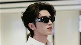 網友十分好奇今晚播出的節目畫面是否會有蔡徐坤的身影。（圖／翻攝自微博）