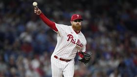 ▲費城人狂威（Dylan Covey）9局上挨2分砲，中斷連4場後援無責失。（圖／美聯社／達志影像）