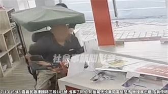 阿伯燒等幾咧！代步車騎進通訊行下秒初四