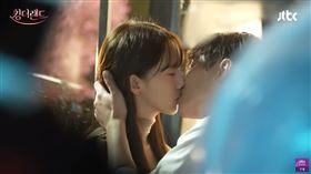 ▲韓劇《歡迎來到王之國》李俊昊與潤娥。（圖／翻攝自YouTube）