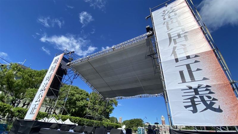 公平正義救台灣集會！柯、郭、侯凱道拚場