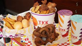 49周年慶限時推出「速速叫重量餐」豐富餐點份量。（圖／業者提供）